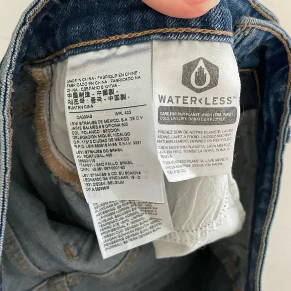 Levi’s Ripped Jeans - Picture 6 of 6